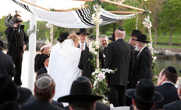 Simple Chuppah, Image Courtesy of Marc Berenson Studio simple-chuppah