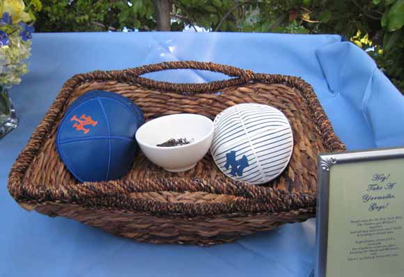 Yankees vs. Mets yarmulkes yankees-vs.-mets-yarmulkes
